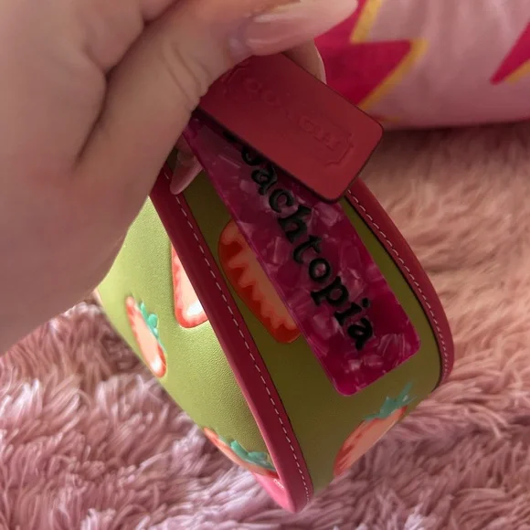 Coachtopia Strawberry Ergo - Picture 2 of 9